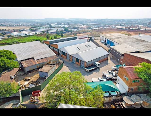 1,323M² BUILDING FOR SALE IN PARK CENTRAL